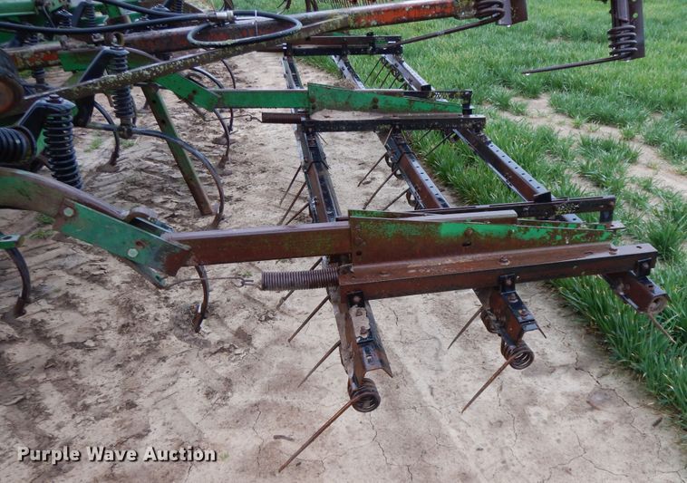 image for item HO9328 John Deere 960  field cultivator