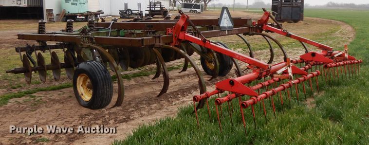 image for item HO9329 John Deere  field cultivator