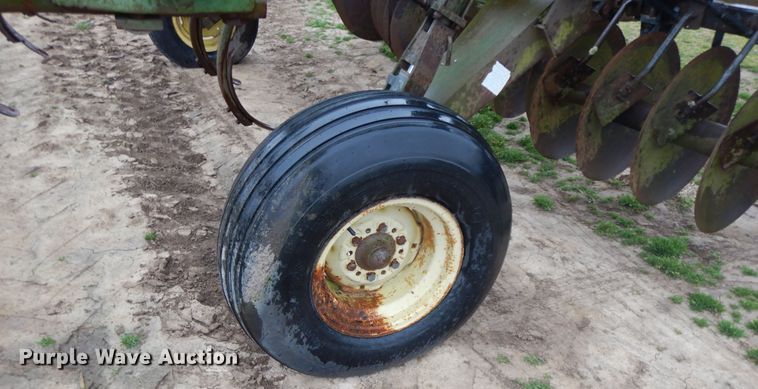 image for item HO9329 John Deere  field cultivator