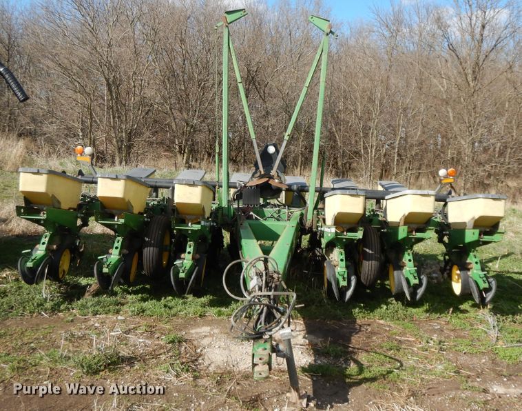 image for item HO9334 John Deere 7200 Max Emerge 2  no-till planter