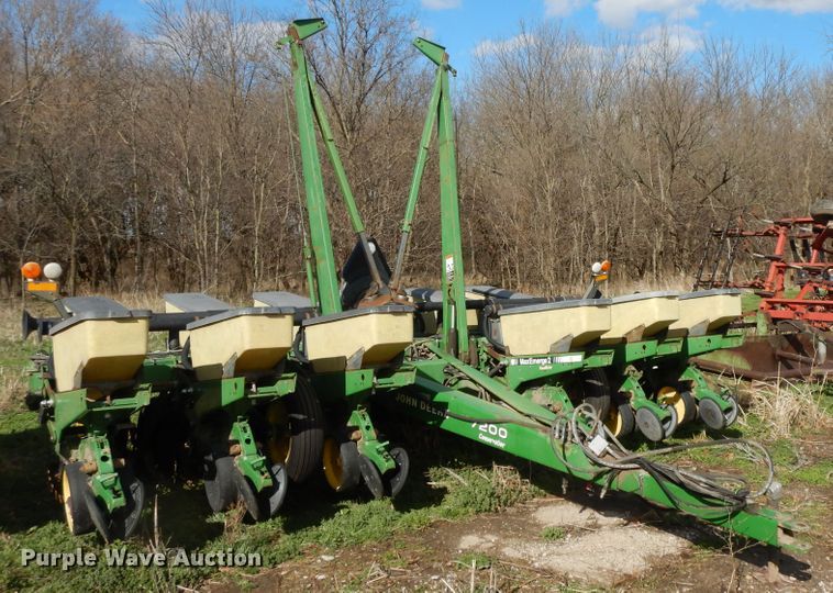image for item HO9334 John Deere 7200 Max Emerge 2  no-till planter