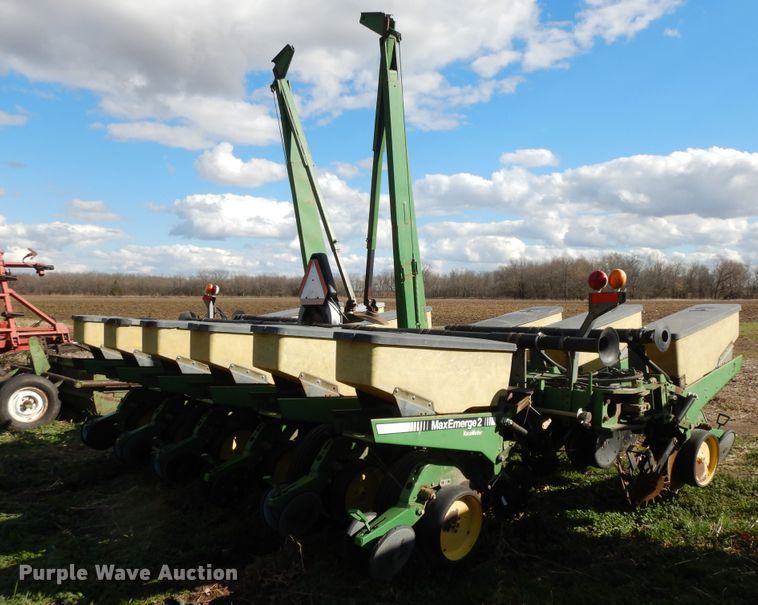 image for item HO9334 John Deere 7200 Max Emerge 2  no-till planter
