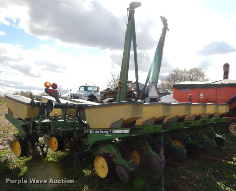 image for item HO9334 John Deere 7200 Max Emerge 2  no-till planter