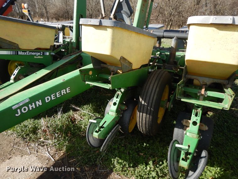 image for item HO9334 John Deere 7200 Max Emerge 2  no-till planter
