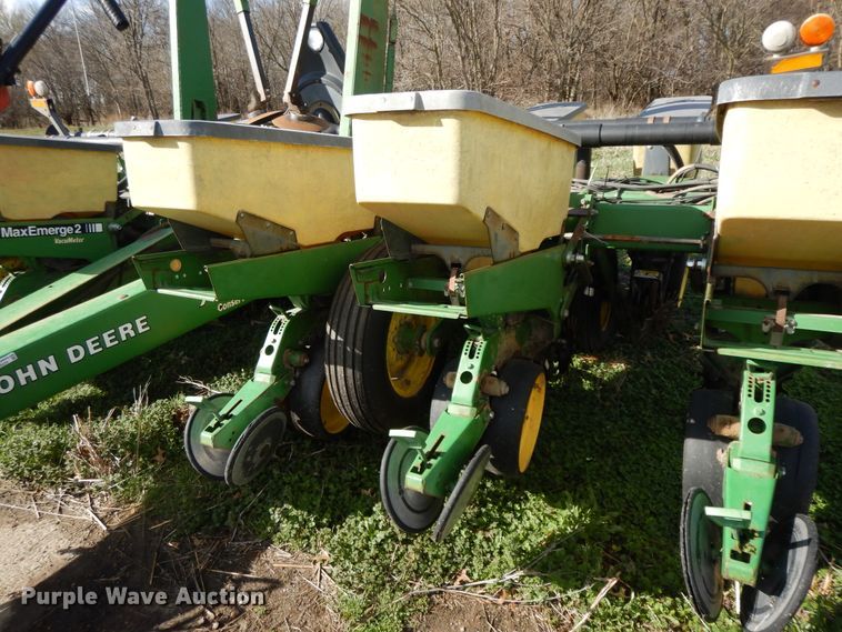 image for item HO9334 John Deere 7200 Max Emerge 2  no-till planter