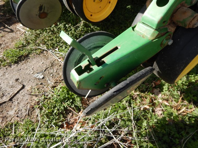 image for item HO9334 John Deere 7200 Max Emerge 2  no-till planter