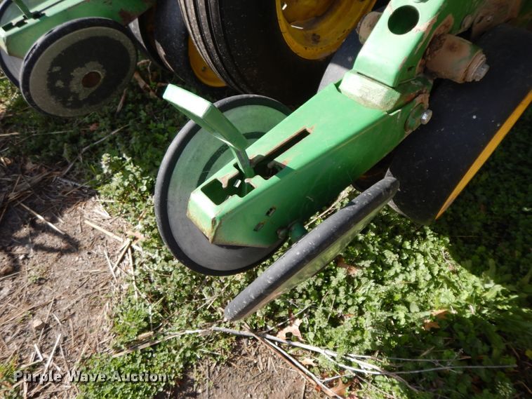 image for item HO9334 John Deere 7200 Max Emerge 2  no-till planter