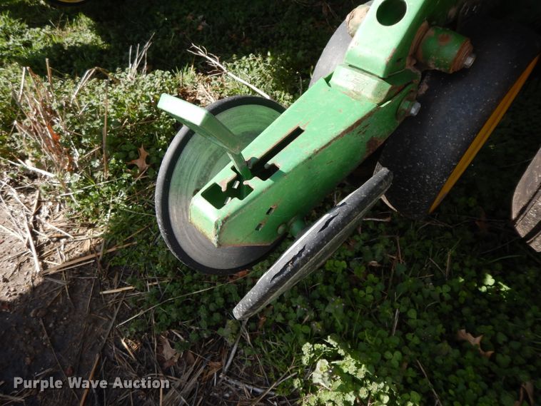 image for item HO9334 John Deere 7200 Max Emerge 2  no-till planter