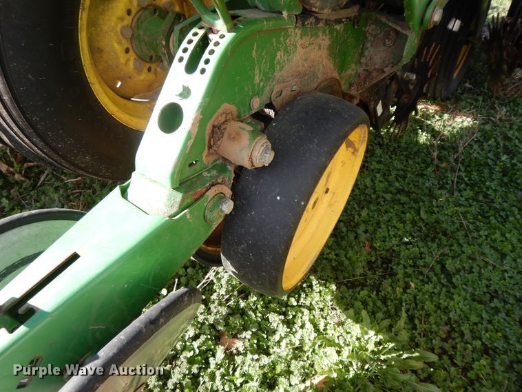 image for item HO9334 John Deere 7200 Max Emerge 2  no-till planter