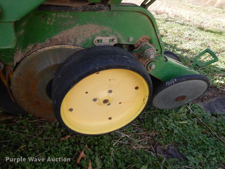 image for item HO9334 John Deere 7200 Max Emerge 2  no-till planter