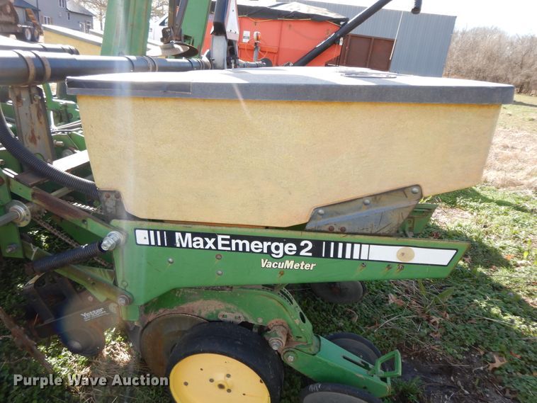 image for item HO9334 John Deere 7200 Max Emerge 2  no-till planter