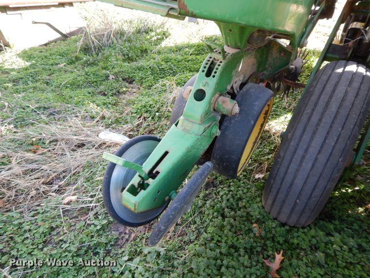 image for item HO9334 John Deere 7200 Max Emerge 2  no-till planter