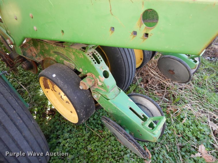 image for item HO9334 John Deere 7200 Max Emerge 2  no-till planter