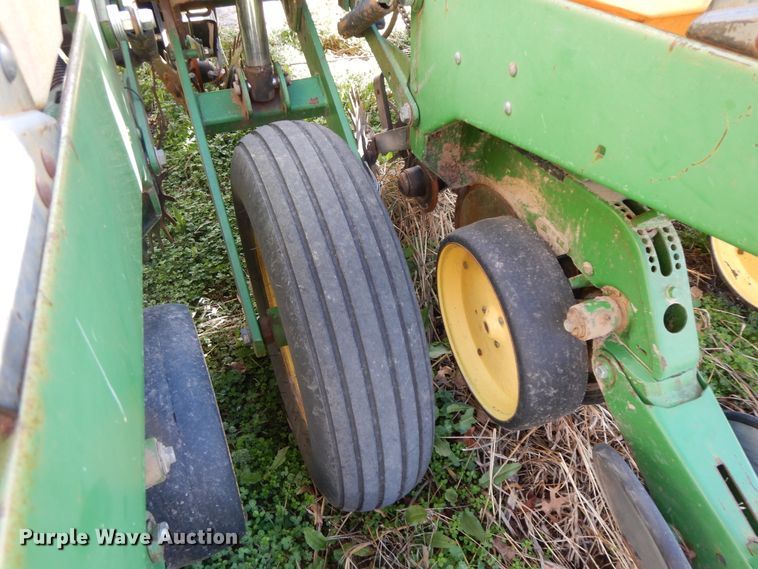 image for item HO9334 John Deere 7200 Max Emerge 2  no-till planter