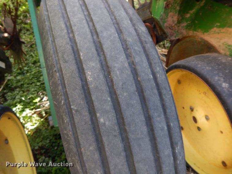 image for item HO9334 John Deere 7200 Max Emerge 2  no-till planter