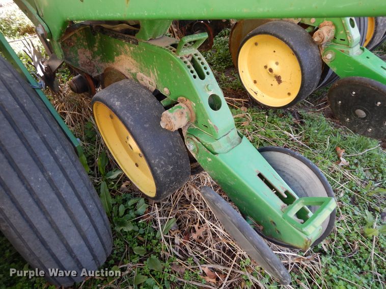 image for item HO9334 John Deere 7200 Max Emerge 2  no-till planter
