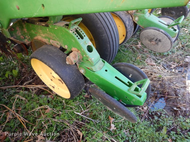 image for item HO9334 John Deere 7200 Max Emerge 2  no-till planter