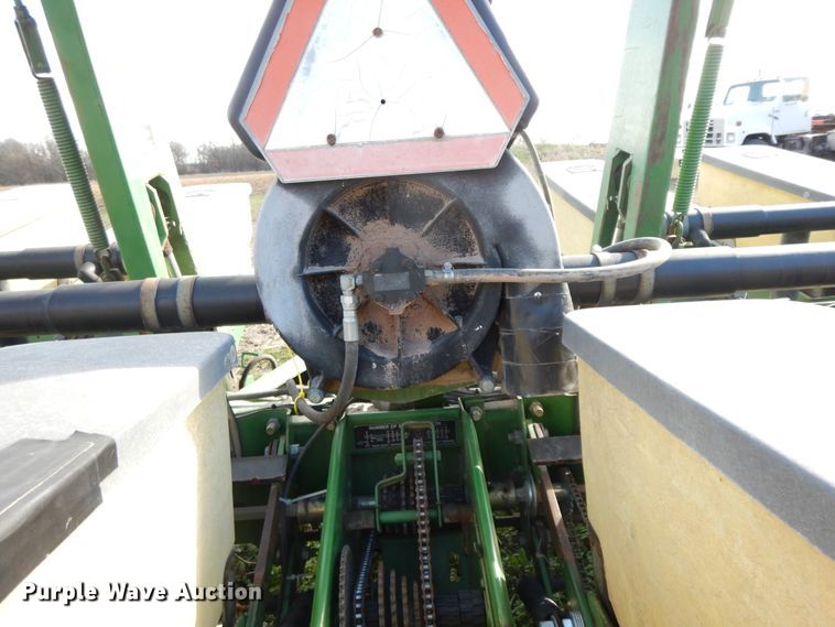 image for item HO9334 John Deere 7200 Max Emerge 2  no-till planter