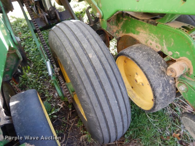 image for item HO9334 John Deere 7200 Max Emerge 2  no-till planter