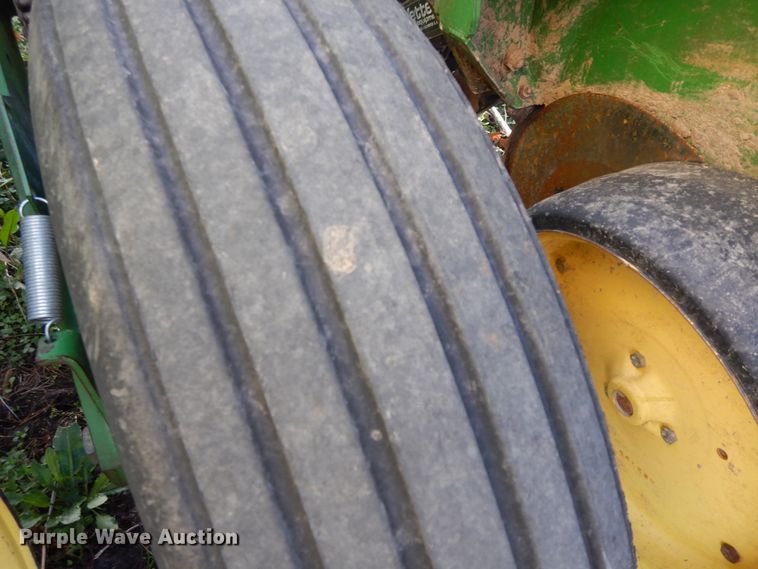 image for item HO9334 John Deere 7200 Max Emerge 2  no-till planter