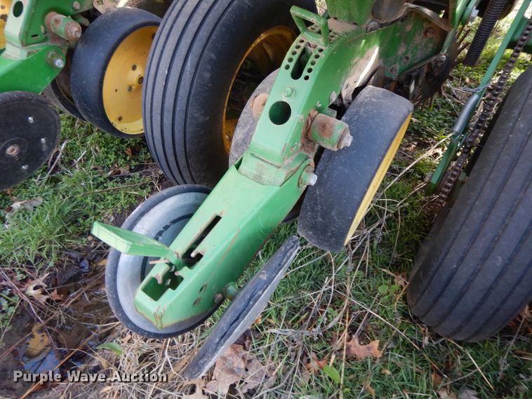 image for item HO9334 John Deere 7200 Max Emerge 2  no-till planter