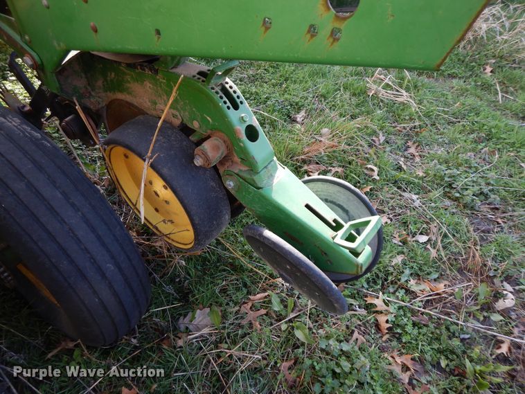 image for item HO9334 John Deere 7200 Max Emerge 2  no-till planter