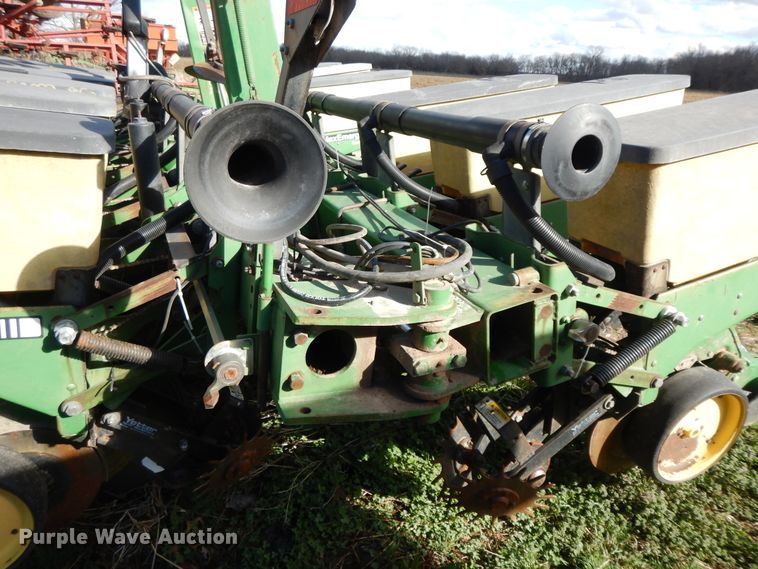 image for item HO9334 John Deere 7200 Max Emerge 2  no-till planter