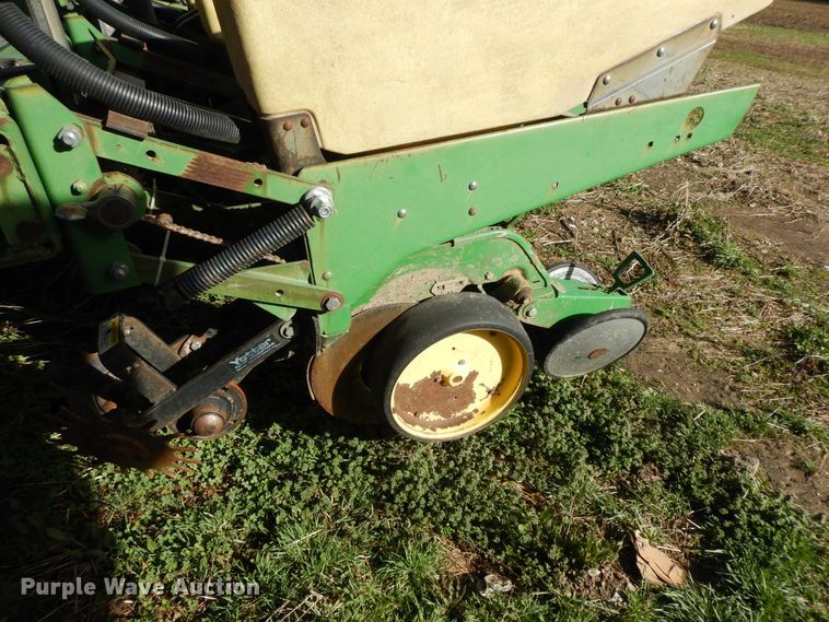 image for item HO9334 John Deere 7200 Max Emerge 2  no-till planter