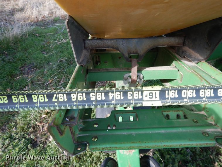 image for item HO9334 John Deere 7200 Max Emerge 2  no-till planter