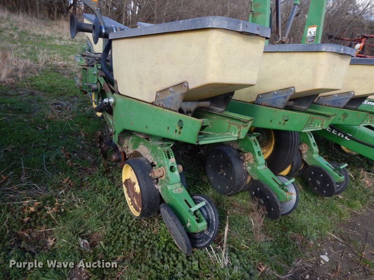 image for item HO9334 John Deere 7200 Max Emerge 2  no-till planter