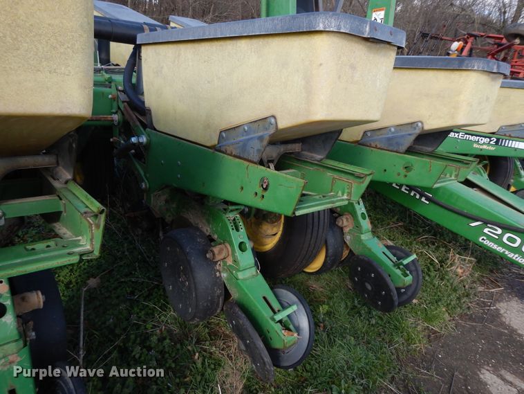 image for item HO9334 John Deere 7200 Max Emerge 2  no-till planter