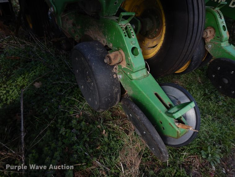 image for item HO9334 John Deere 7200 Max Emerge 2  no-till planter