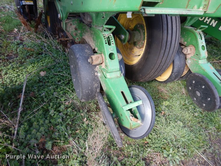 image for item HO9334 John Deere 7200 Max Emerge 2  no-till planter