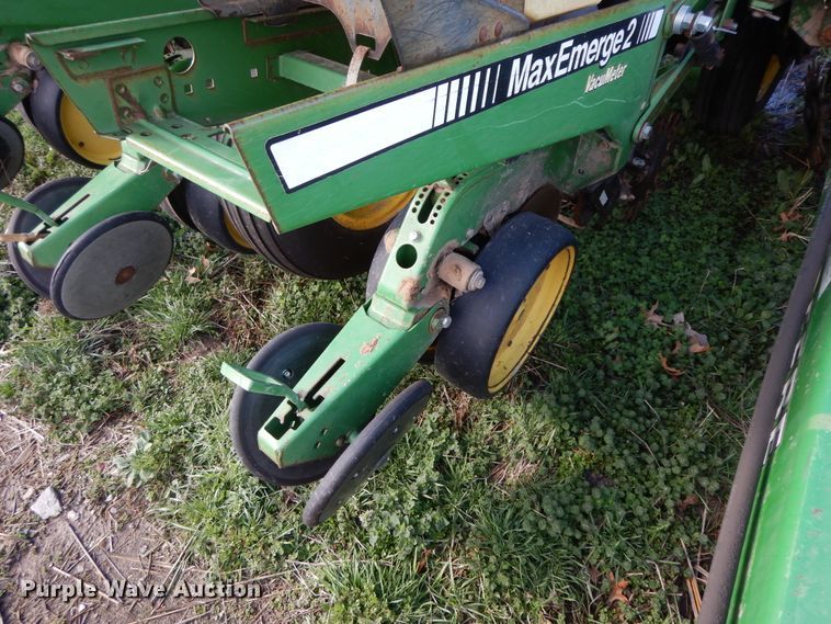 image for item HO9334 John Deere 7200 Max Emerge 2  no-till planter