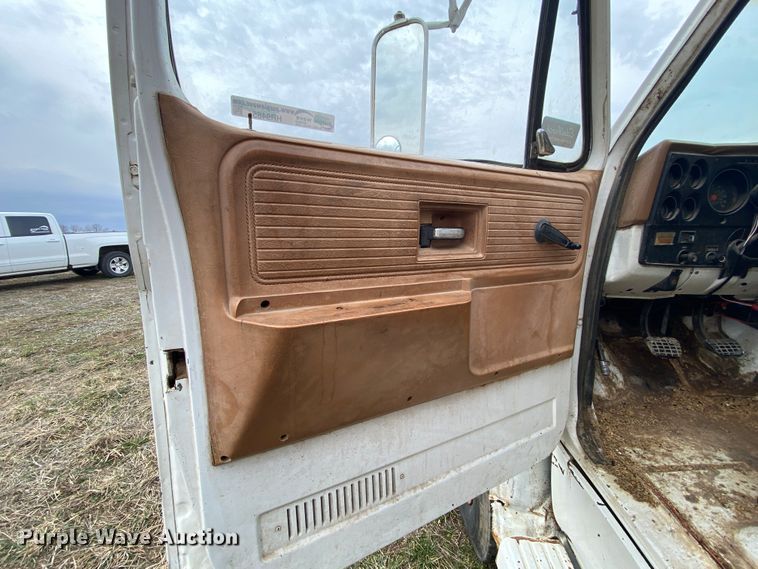 image for item HR9485 1979  Chevrolet C70  grain truck