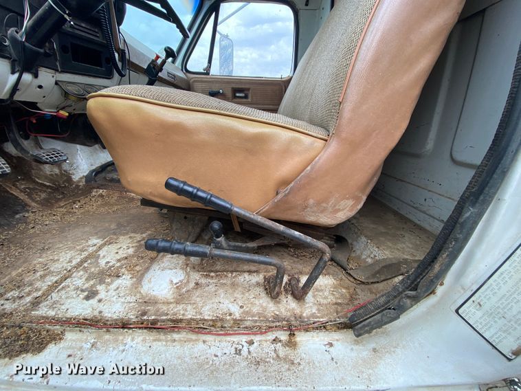 image for item HR9485 1979  Chevrolet C70  grain truck