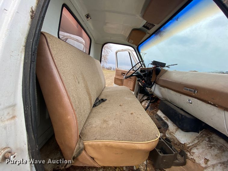 image for item HR9485 1979  Chevrolet C70  grain truck