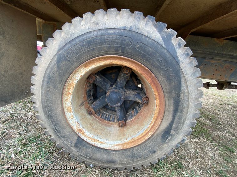 image for item HR9485 1979  Chevrolet C70  grain truck