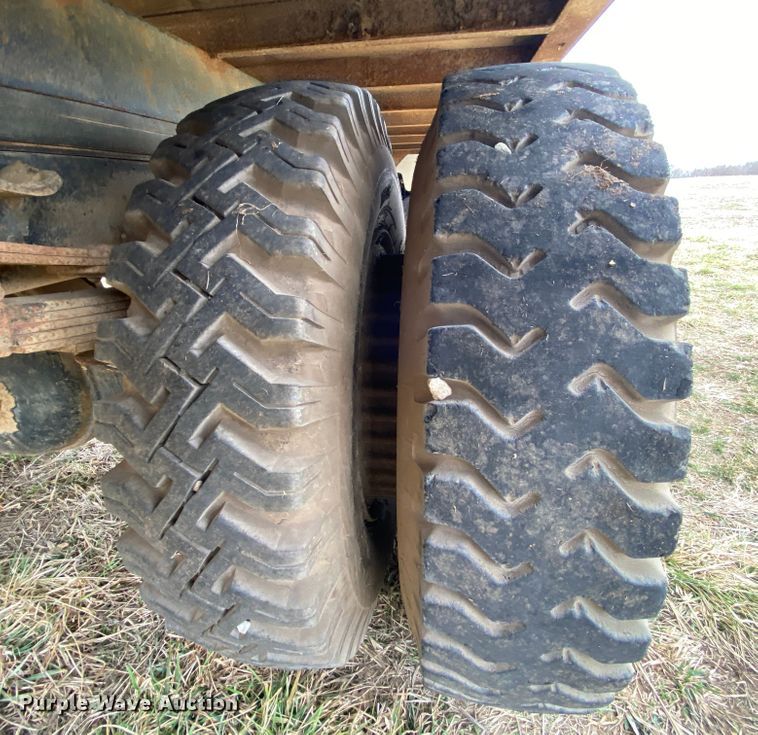 image for item HR9485 1979  Chevrolet C70  grain truck