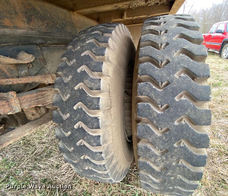 image for item HR9485 1979  Chevrolet C70  grain truck