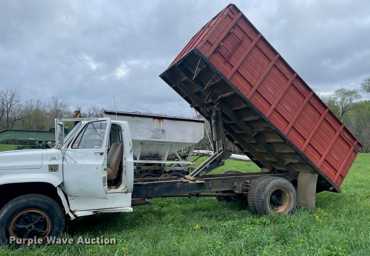 image for item HR9485 1979  Chevrolet C70  grain truck