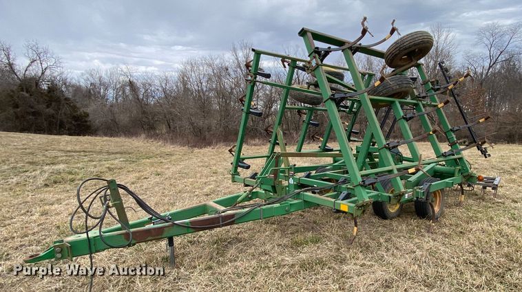 image for item HR9490 John Deere 980  field cultivator