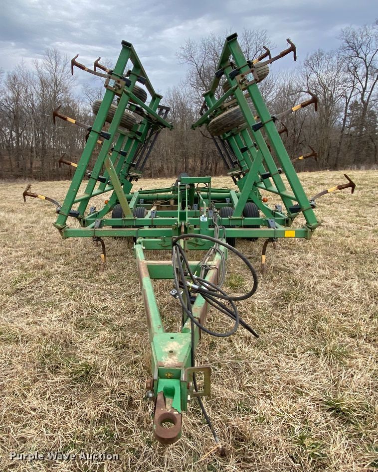 image for item HR9490 John Deere 980  field cultivator