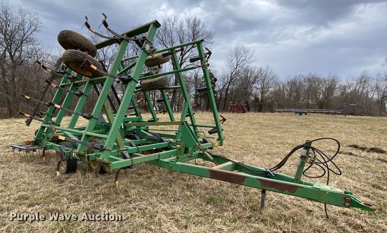 image for item HR9490 John Deere 980  field cultivator