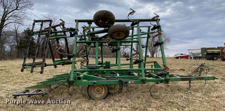 image for item HR9490 John Deere 980  field cultivator
