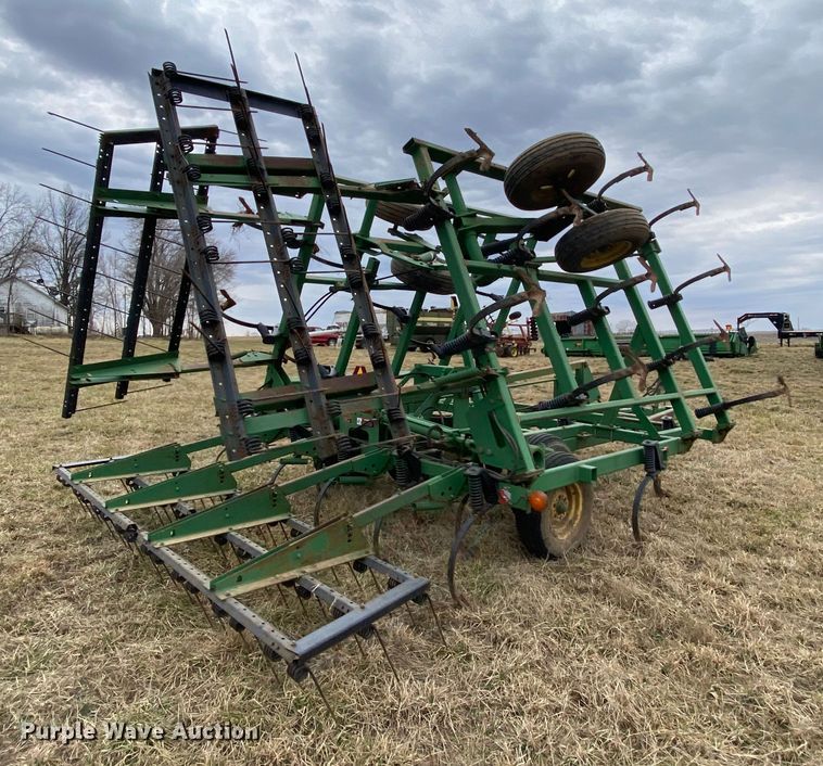 image for item HR9490 John Deere 980  field cultivator