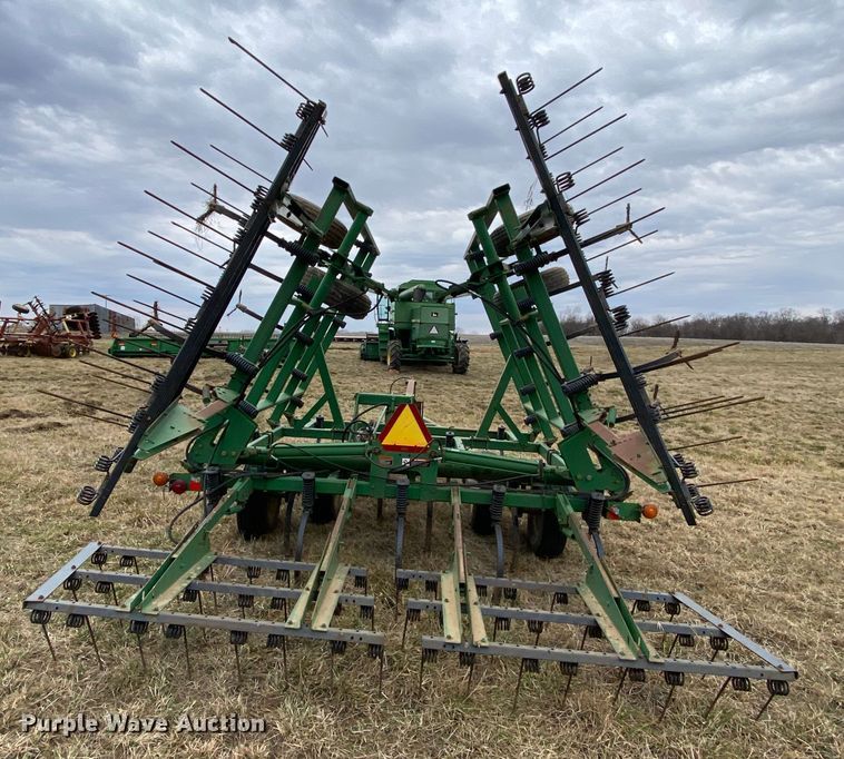 image for item HR9490 John Deere 980  field cultivator