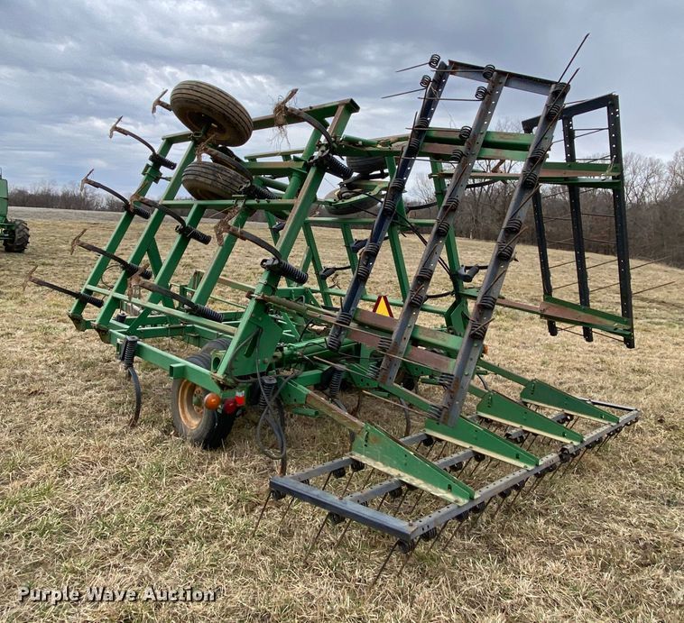 image for item HR9490 John Deere 980  field cultivator