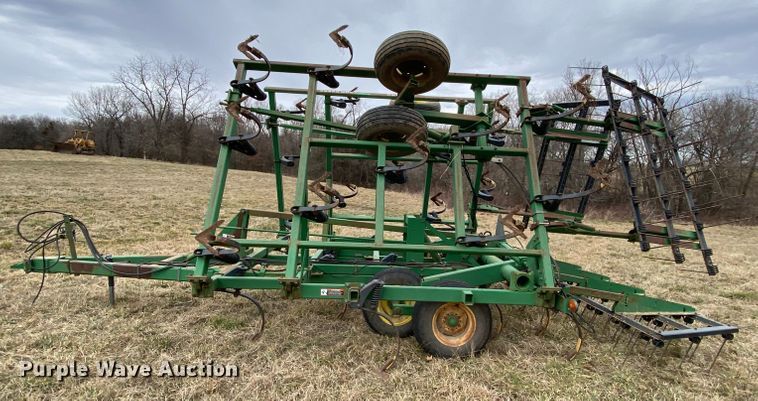 image for item HR9490 John Deere 980  field cultivator