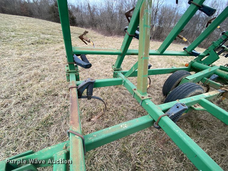 image for item HR9490 John Deere 980  field cultivator